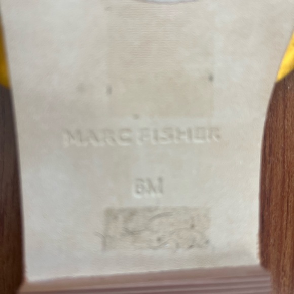 Marc Fisher Gallery Sandals mustard yellow Satin size 6 never worn - Picture 5 of 5